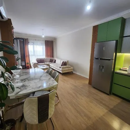 Andi's Amazing View Apartment *
